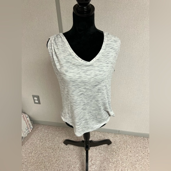 Lululemon white gray tanktop - Picture 2 of 10
